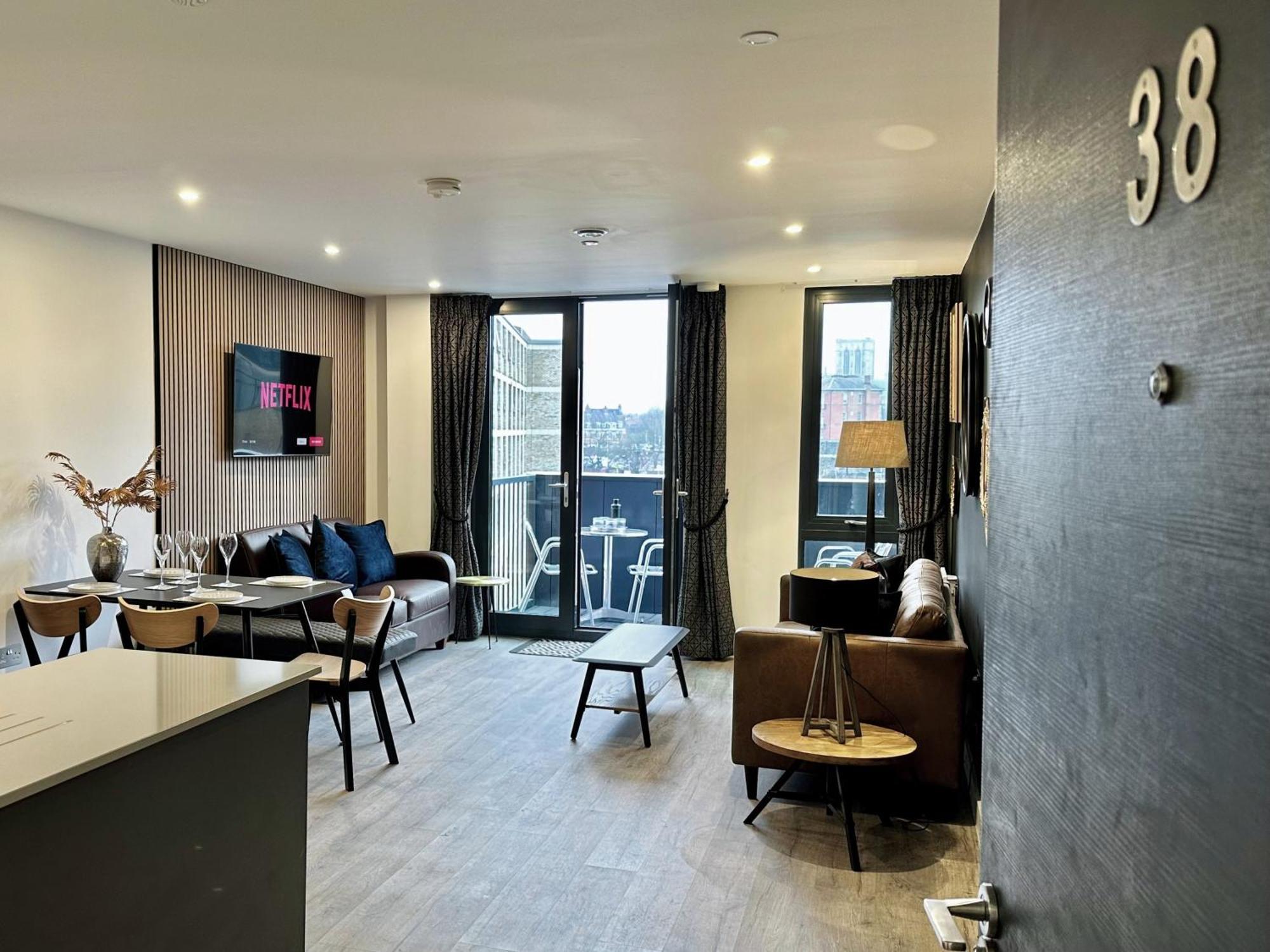 38 With Minster Views, Parking And Gym Apartamento