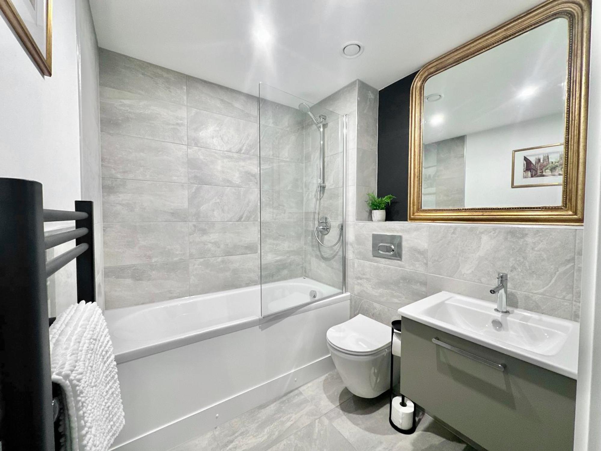 Apartamento 38 With Minster Views, Parking And Gym